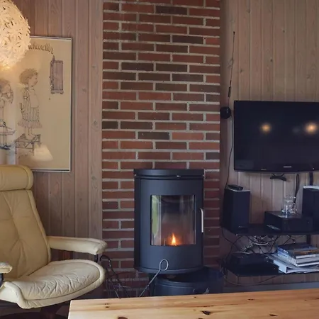 Gorgeous In Tranekaer With Kitchen בית נופש Skattebølle