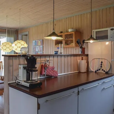 Gorgeous In Tranekaer With Kitchen בית נופש Skattebølle
